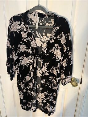 Floral Tie-Front Black & White Lounge Robe Spiritual Gangster